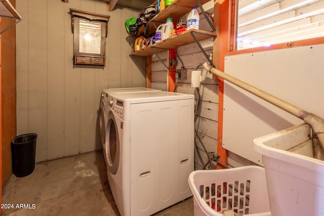 laundry room with washing machine and clothes dryer