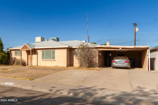 view of front of property featuring a carport