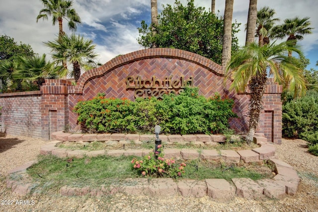 view of community / neighborhood sign