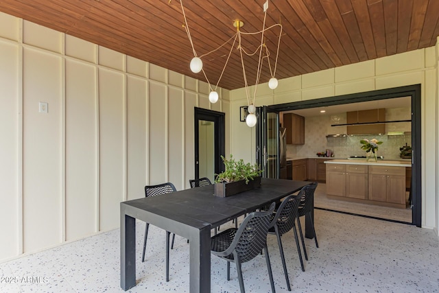 5612 N 9th St, Phoenix, AZ 85014 - dining area with concrete floors