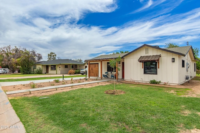 5612 N 9th St, Phoenix, AZ 85014 - ranch-style house featuring board and batten siding, a front yard, and concrete driveway