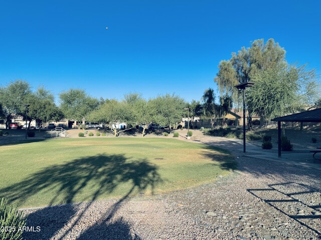 1630 W Pecan Rd, Phoenix, AZ 85041 - surrounding community featuring a lawn