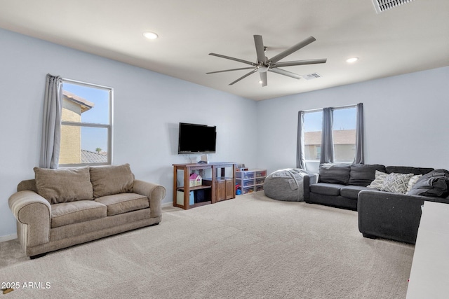 carpeted living room featuring ceiling fan