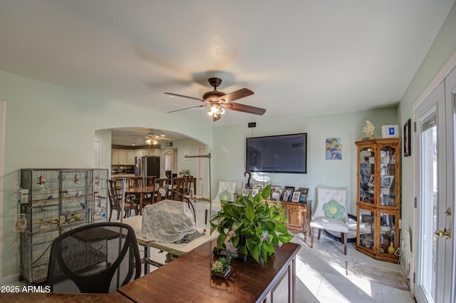 dining space with ceiling fan