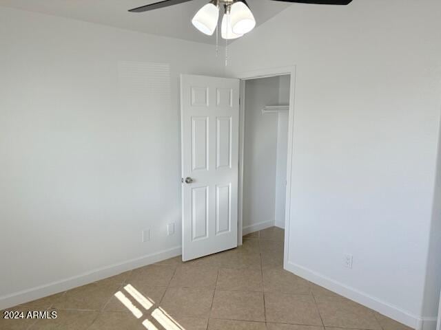 unfurnished room with ceiling fan and light tile patterned flooring