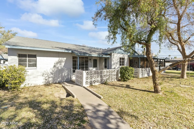 single story home featuring a front yard