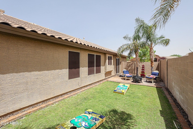 view of yard featuring an outdoor fire pit