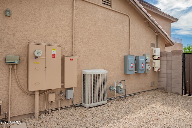 24916 N 80th Ln, Peoria, AZ 85383 - view of side of home featuring stucco siding, a gate, and cooling unit