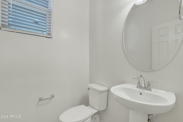 bathroom featuring toilet and sink