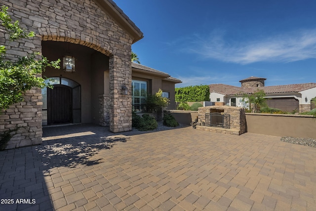 10033 W Jj Ranch Rd, Peoria, AZ 85383 - view of patio / terrace featuring a gate