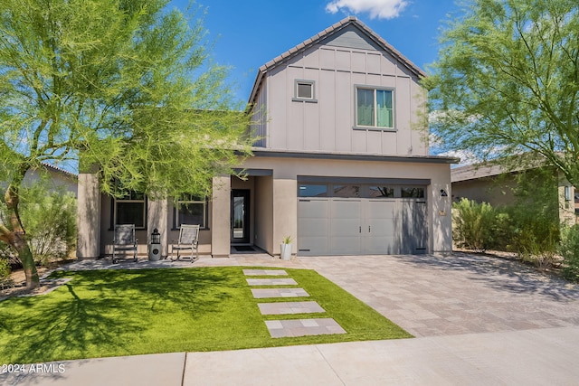 view of front of home featuring a front lawn and a garage