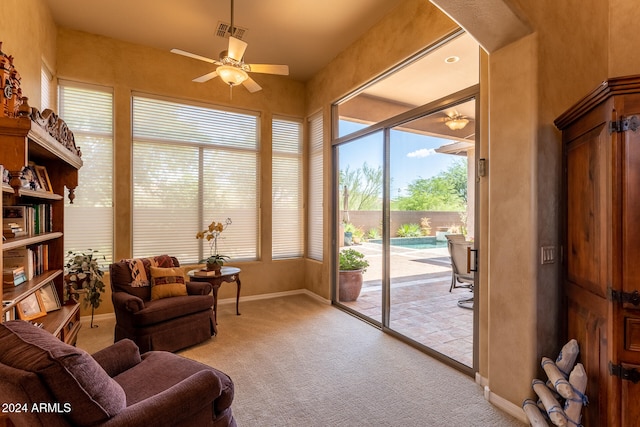 sunroom with ceiling fan