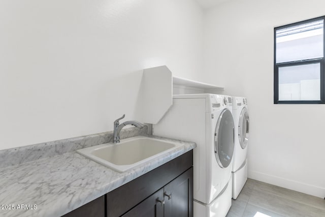 812 E Summerside Rd, Phoenix, AZ 85042 - laundry area featuring washer and clothes dryer, cabinet space, and baseboards