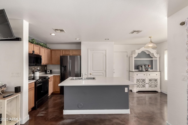 kitchen with finished concrete floors, visible vents, a sink, and black appliances