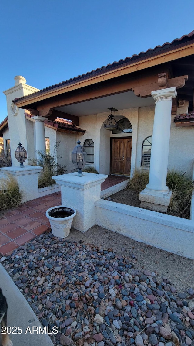 view of exterior entry with ceiling fan