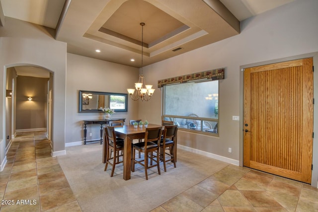 dining room with visible vents, recessed lighting, a chandelier, a tray ceiling, and arched walkways