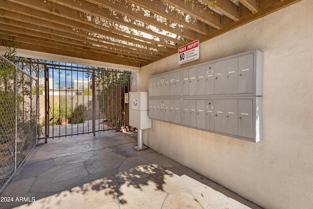 view of property's community featuring mail boxes