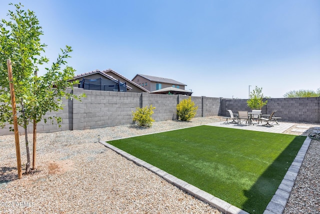 view of yard featuring a patio area