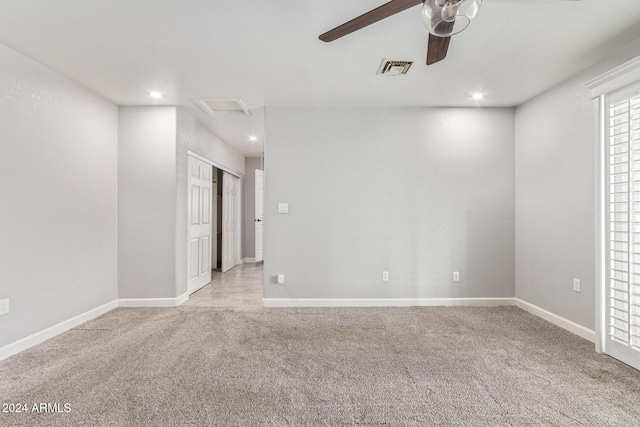 unfurnished room with light carpet and ceiling fan