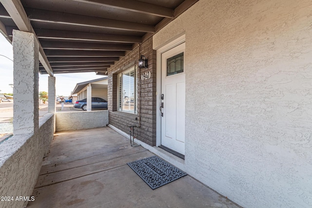 doorway to property with covered porch