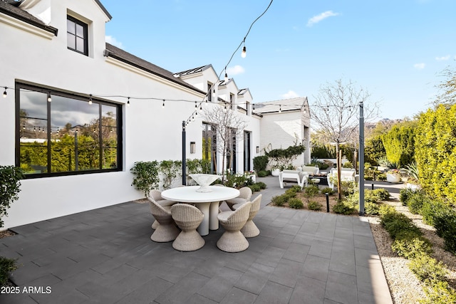 view of patio featuring an outdoor hangout area