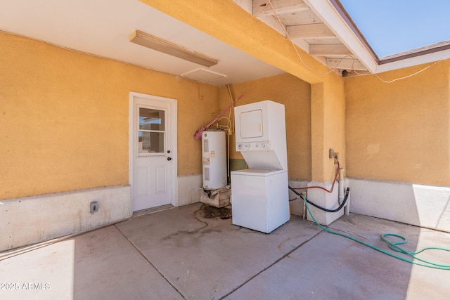 3140 W Alvarado Rd, Phoenix, AZ 85009 - view of patio featuring estacked washer and dryer and electric water heater