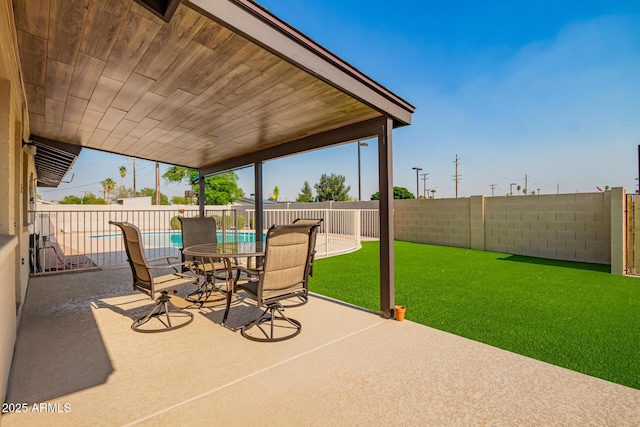3901 W Augusta Ave, Phoenix, AZ 85051 - view of patio / terrace