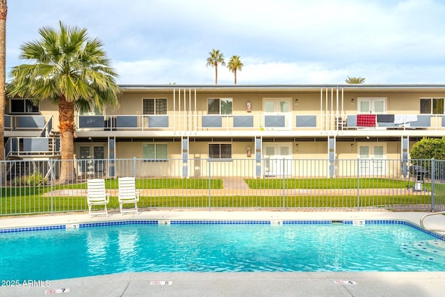 view of swimming pool featuring a lawn