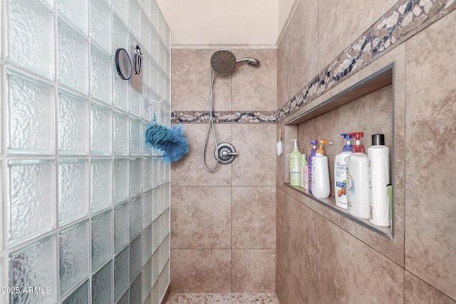 bathroom featuring tiled shower