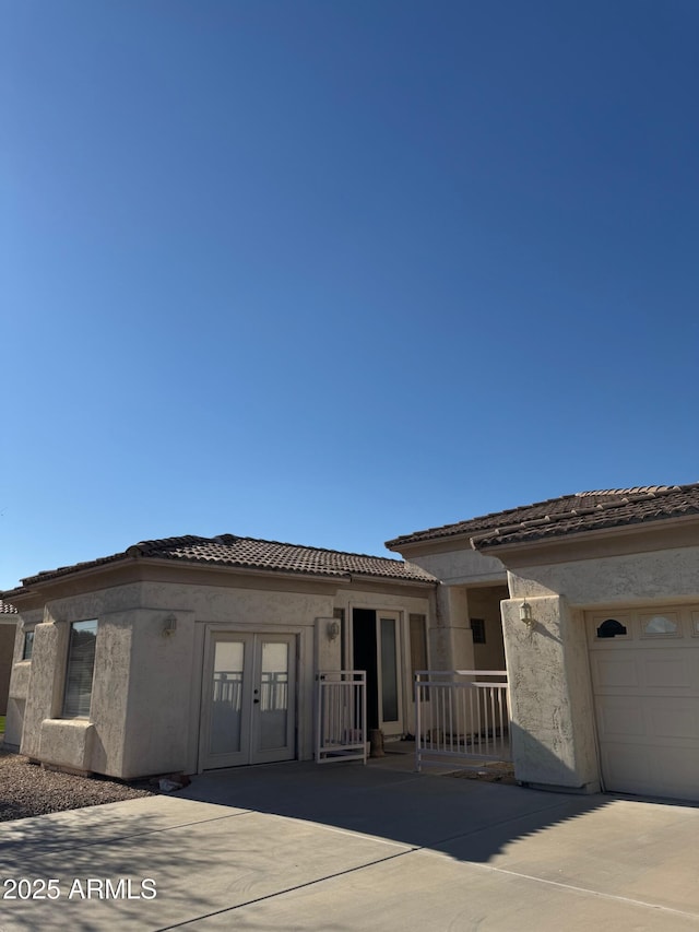 view of front of house featuring a garage