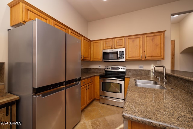 kitchen with kitchen peninsula, sink, and stainless steel appliances