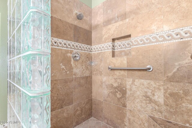 full bathroom featuring tiled shower