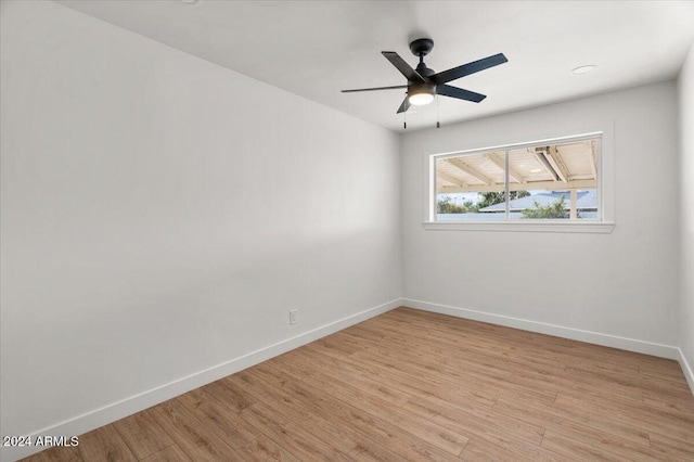 empty room featuring light hardwood / wood-style floors and ceiling fan