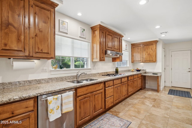 7042 N 13th St, Phoenix, AZ 85020 - kitchen featuring appliances with stainless steel finishes, a sink, recessed lighting, under cabinet range hood, and visible vents
