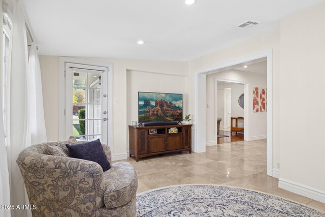 7042 N 13th St, Phoenix, AZ 85020 - living room with recessed lighting, baseboards, and visible vents