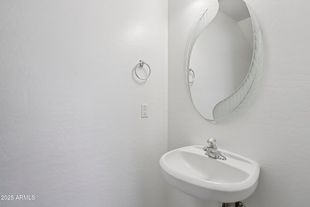 9420 S 35th Gln, Laveen, AZ 85339 - bathroom featuring a sink