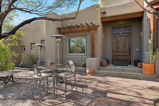 36600 N 50th St, Cave Creek, AZ 85331 - entrance to property featuring a patio and outdoor dining space