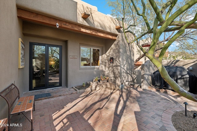 36600 N 50th St, Cave Creek, AZ 85331 - entrance to property featuring a patio area, stucco siding, a security system, and french doors