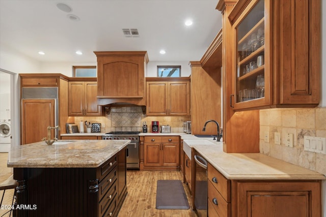 36600 N 50th St, Cave Creek, AZ 85331 - kitchen with high quality appliances, a sink, washer / dryer, light stone counters, and recessed lighting