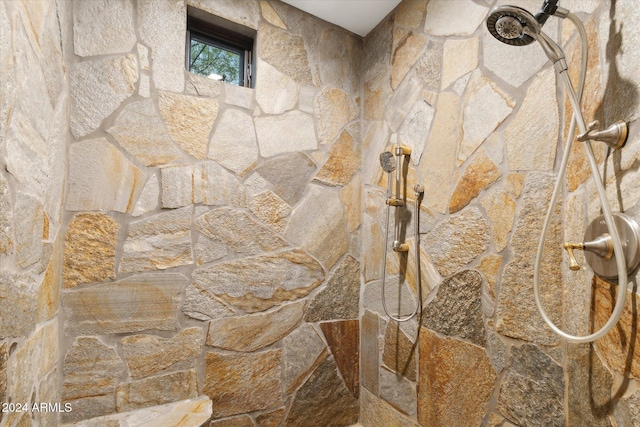 36600 N 50th St, Cave Creek, AZ 85331 - bathroom with tiled shower
