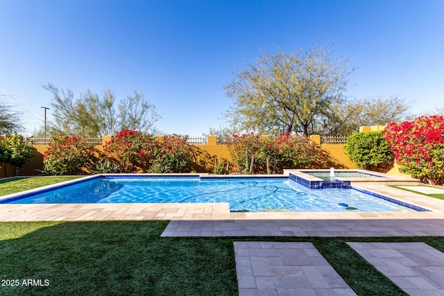 view of pool with a lawn and an in ground hot tub