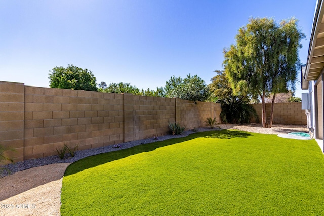 view of yard featuring a fenced backyard