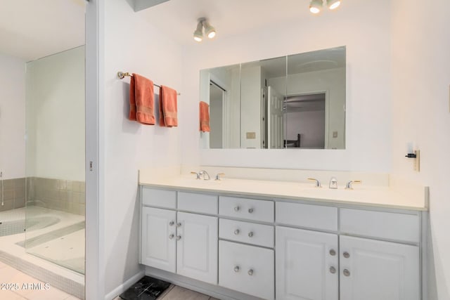 6802 N 26th St, Phoenix, AZ 85016 - full bath featuring double vanity and a tub