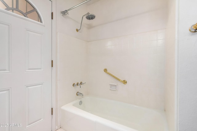 6802 N 26th St, Phoenix, AZ 85016 - full bath with bathing tub / shower combination