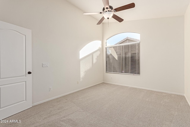 carpeted empty room featuring ceiling fan