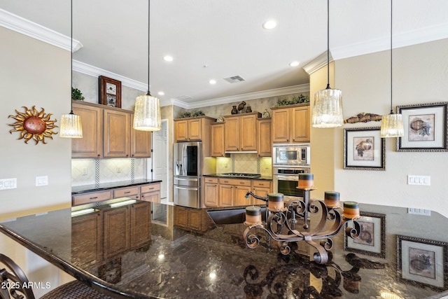 kitchen featuring tasteful backsplash, pendant lighting, a breakfast bar, and stainless steel appliances