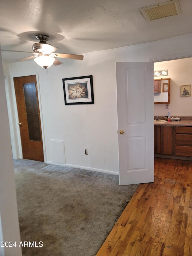 spare room featuring ceiling fan, sink, and dark hardwood / wood-style floors