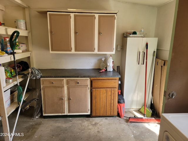 kitchen with washer / dryer