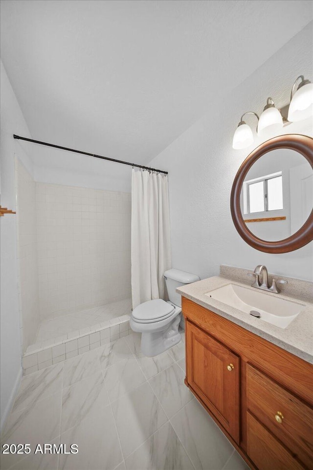 724 N Pine St, Gilbert, AZ 85233 - bathroom featuring tiled shower, toilet, vanity, vaulted ceiling, and marble look tiles