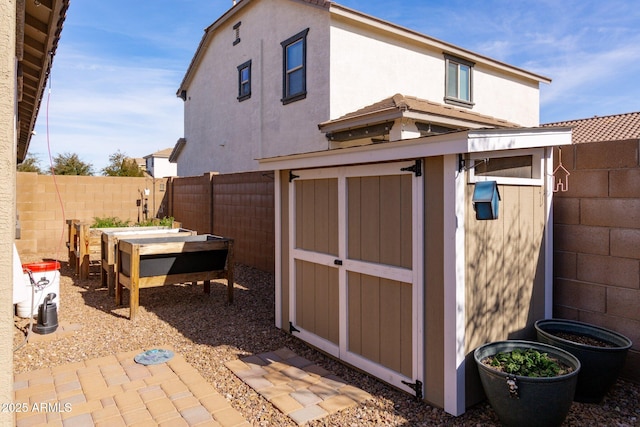 view of outdoor structure featuring a fenced backyard and an outdoor structure